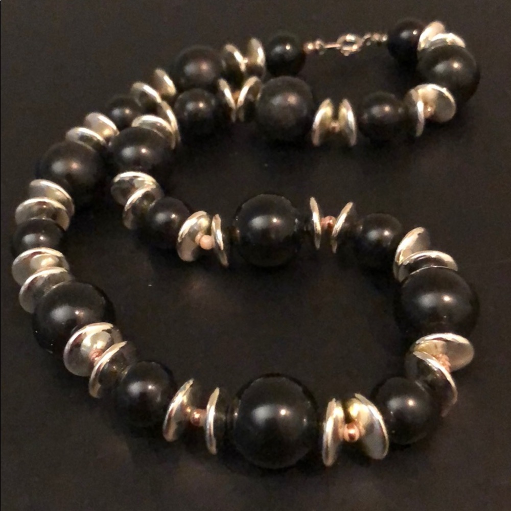 VINTAGE BLACK AND SILVERTONE BEADED NECKLACE - Picture 2 of 7